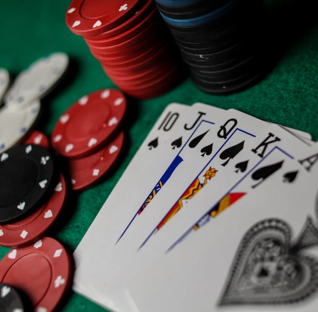 Siapa pun yang senang main game online tentu siapa pun juga sangat senang dengan permainan poker online. Dengan gabung dan bermain